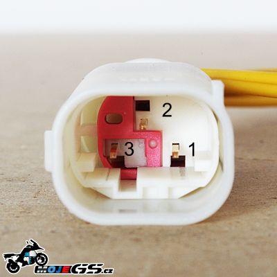 Konektor pro připojení navigace a příslušenství