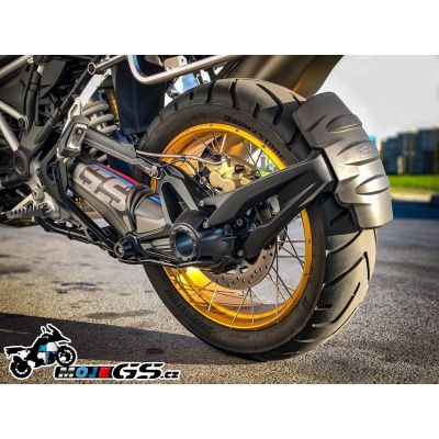 Samolepka "GS" na kardan pro R1250GS/A, R1200GS/A LC 2013-2018, červeno-modrá