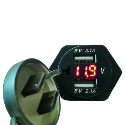 Adapter z 12V na 2xUSB do mini zásuvky (2100mA) s ukazatelem napětí baterie