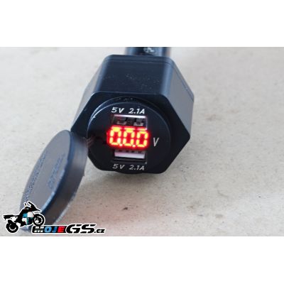 Adapter z 12V na 2xUSB do mini zásuvky (2100mA) s ukazatelem napětí baterie