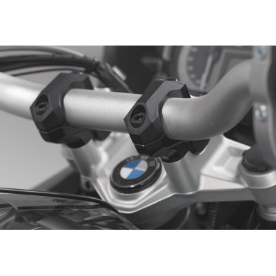 Zvýšení řidítek SW-Motech o 32mm nahoru, 25mm dozadu pro R1250GS/A, R1200GS/A LC 2013-2018, černé