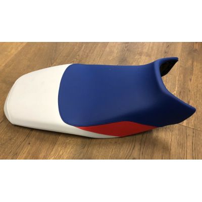 Snížené rallye sedlo pro R1250GS/A, R1200GS/A LC 2013-2018, modro-bílo-červené