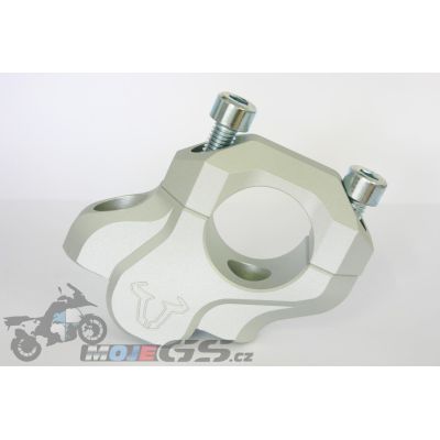 Zvýšení řidítek SW-Motech o 32mm nahoru, 25mm dozadu pro R1250GS/A, R1200GS/A LC 2013-2018, stříbrné