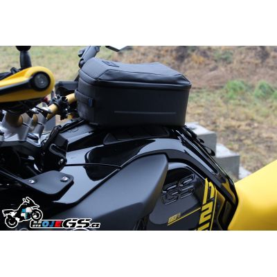 Malý tankvak BMW Black Collection, 5l