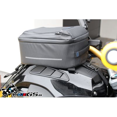 Malý tankvak BMW Black Collection, 5l