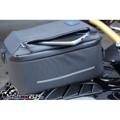 Malý tankvak BMW Black Collection, 5l