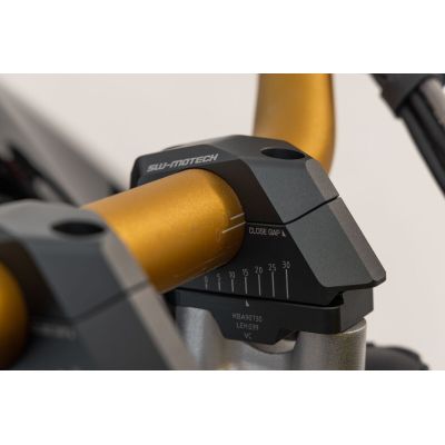 Zvýšení řídítek SW-Motech o 30mm nahoru a variabilní přiblížení o 0-30mm pro 32mm řídítka, černé
