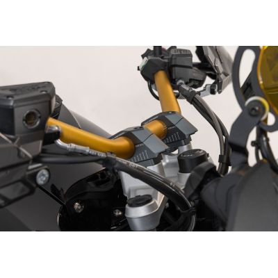 Zvýšení řídítek SW-Motech o 30mm nahoru a variabilní přiblížení o 0-30mm pro 32mm řídítka, černé