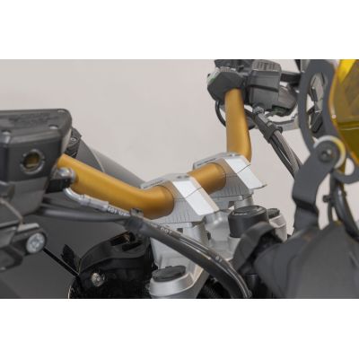 Zvýšení řídítek SW-Motech o 30mm nahoru a variabilní přiblížení o 0-30mm pro 32mm řídítka, stříbrné