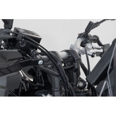 Zvýšení řídítek SW-Motech o 25mm nahoru a variabilní přiblížení o 0-30mm pro 22mm řídítka, černé