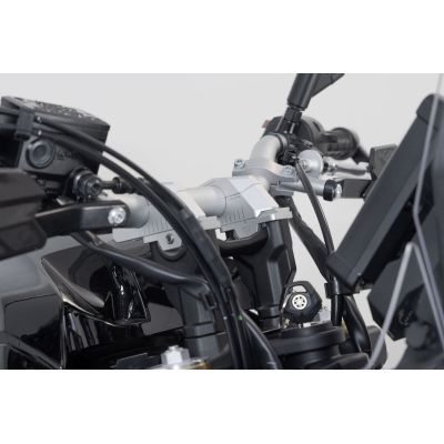 Zvýšení řídítek SW-Motech o 25mm nahoru a variabilní přiblížení o 0-30mm pro 22mm řídítka, černé