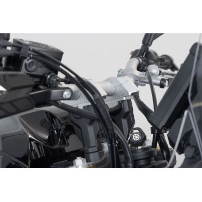 Zvýšení řídítek SW-Motech o 25mm nahoru a variabilní přiblížení o 0-30mm pro 22mm řídítka, černé