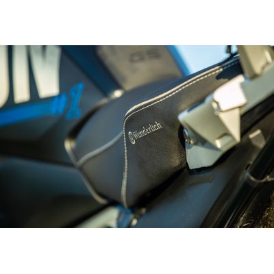 Zvýšené přední sedlo Wunderlich Aktivkomfort pro R1250GS/A, R1200GS/A LC 2013-2018
