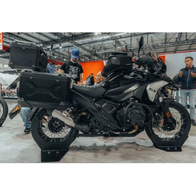 ALU velké boční kufry SW-Motech Trax Adventure + nosiče pro R1300GS 2023+, stříbrné