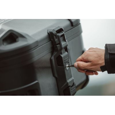 Plastový topcase SW-Motech DUSC 41l + plotna pro R1300GS 2023+, černý