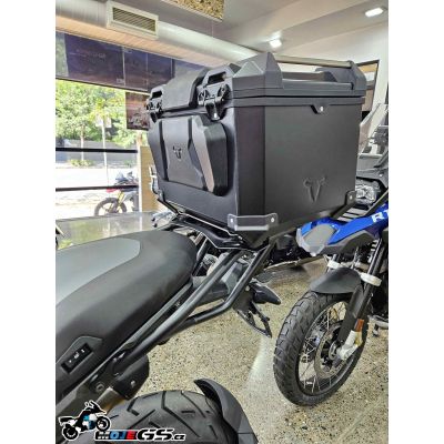 Hliníkový topcase SW-Motech Trax Adventure 38l + plotna pro R1300GS 2023+, černý