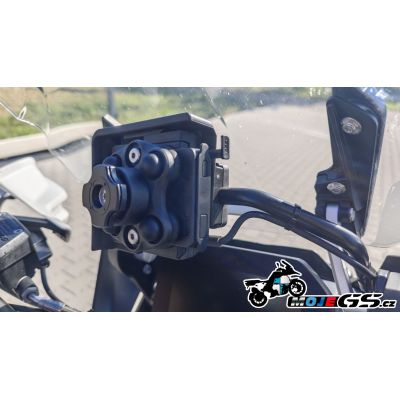 Adapter von der BMW Navigator-Halterung auf das Display Interphone Ridesync / QUIKLOX-Telefonhalterung mit USB-Stromversorgung