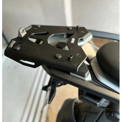 Metalowa płyta pod topcase Kappa/Givi do BMW R1300GS 2023+ (z systemem Vario), czarna