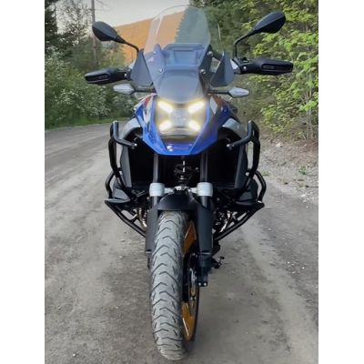 Cornici inferiori Outback Motortek per BMW R1300GS 2023+, nere.