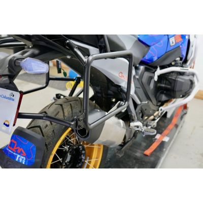 Sidoväskbärare/väskor Outback Motortek för BMW R1300GS 2023+