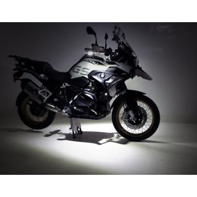 Etupinnoittavat vilkkuvalot ja Denali T3 LED-asennusvalot Barkbusters-suojille