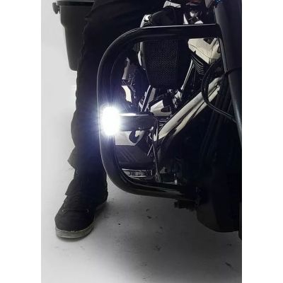 Indicatori frontali suplimentari și lumini LED de poziție Denali T3 pentru montare pe cadre de protecție.