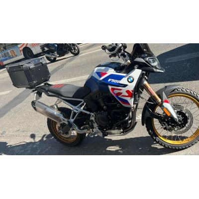 Metalen plaat met draagarm voor topcase Kappa/Givi voor BMW F900GS 2023+, zwart