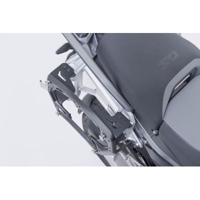 Nosiče bočných kufrov/tašiek SW-Motech pre BMW R1300GS Adventure 2024+ (s originálnym nosičom)