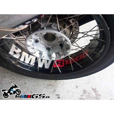Samolepky BMW R1200 na přední a zadní kolo pro R1200GS Adventure LC 2014+, stříbrno-červené